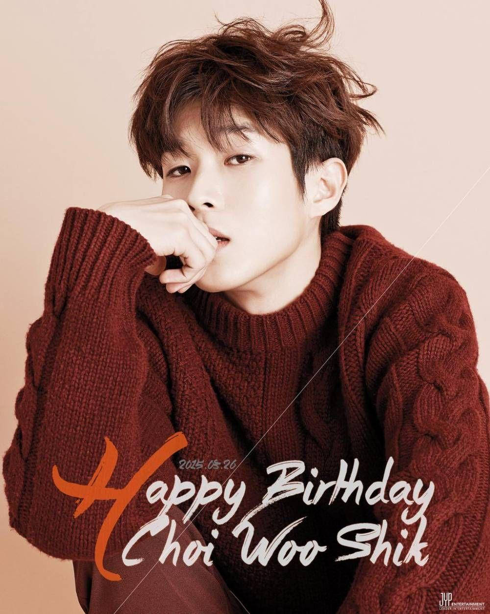 Choi Woo Shik Celebrating Birthday With A Cheerful Smile Background