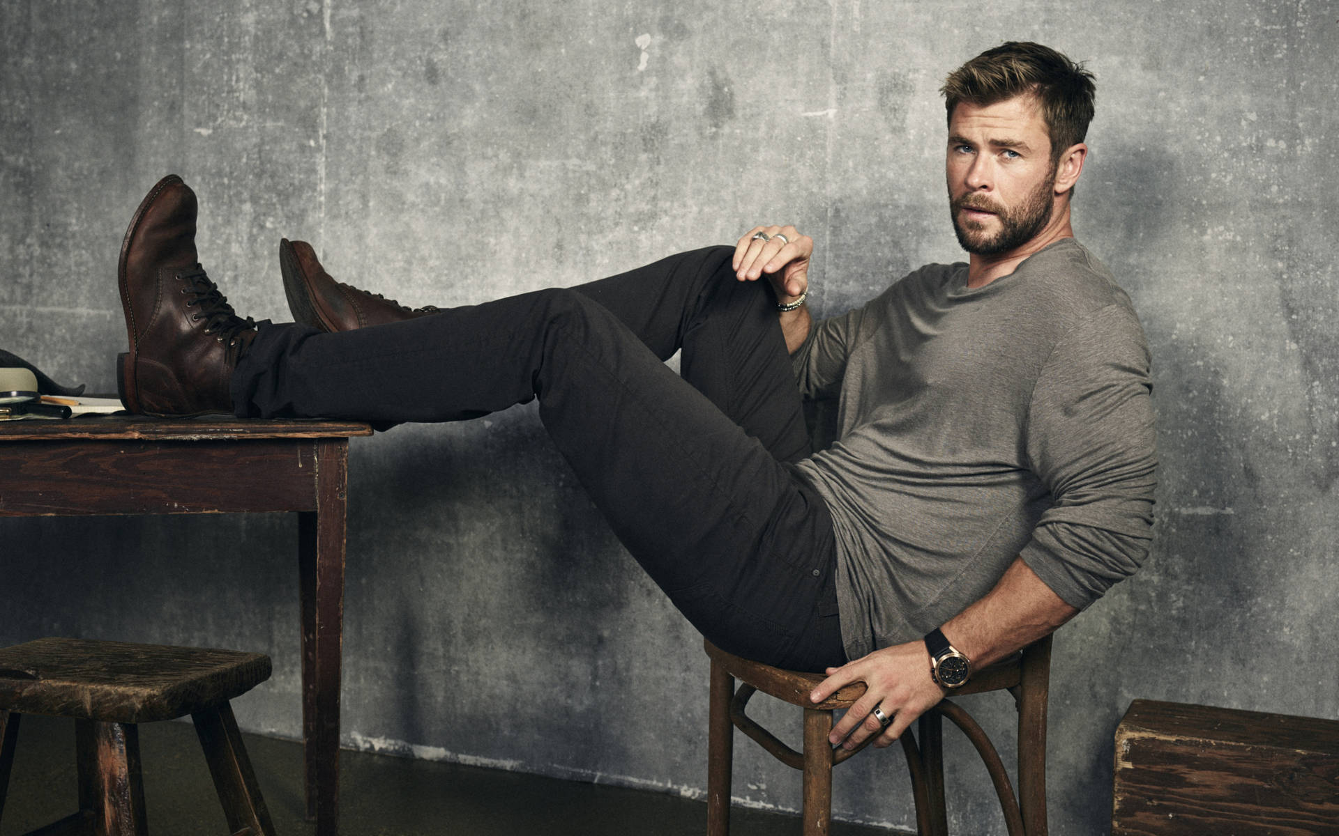 Chris Hemsworth Graces The Cover Of Men's Journal Magazine Background