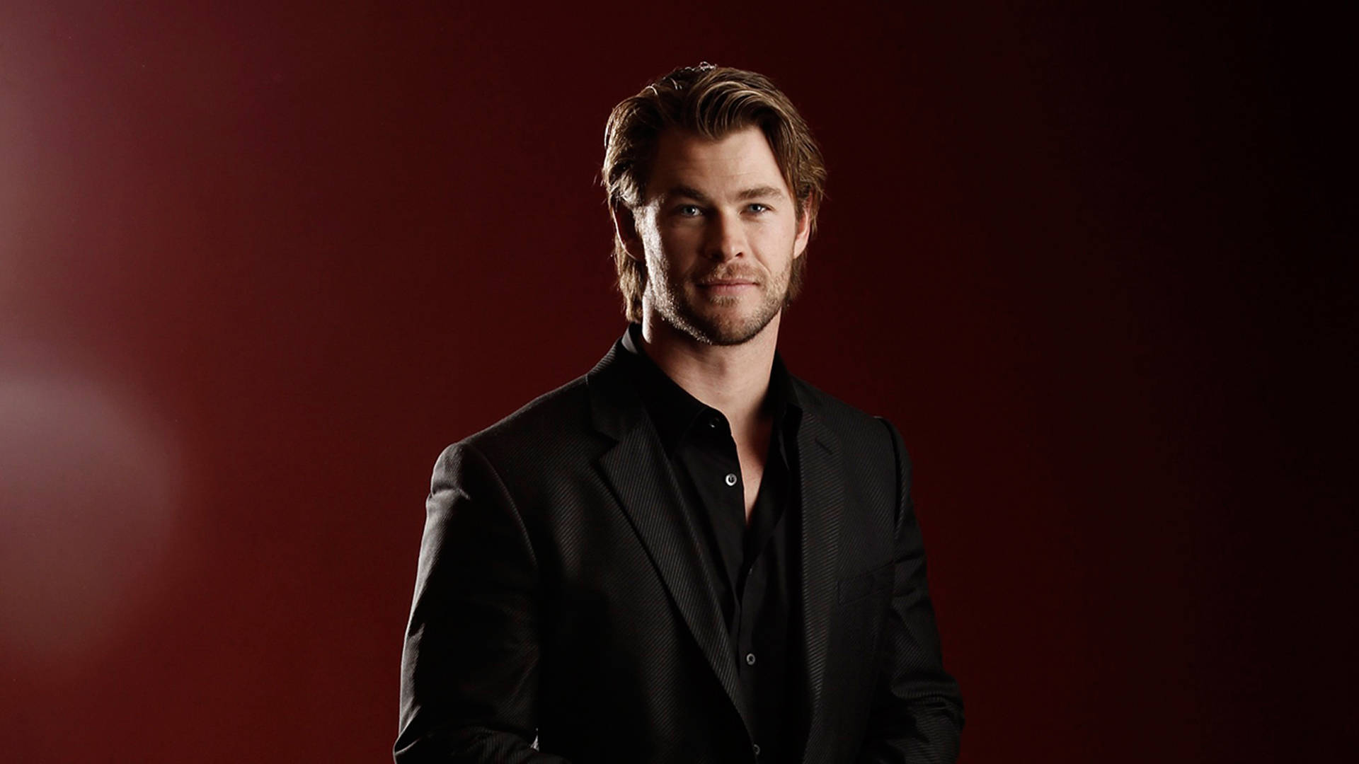 Chris Hemsworth In A Black Formal Outfit