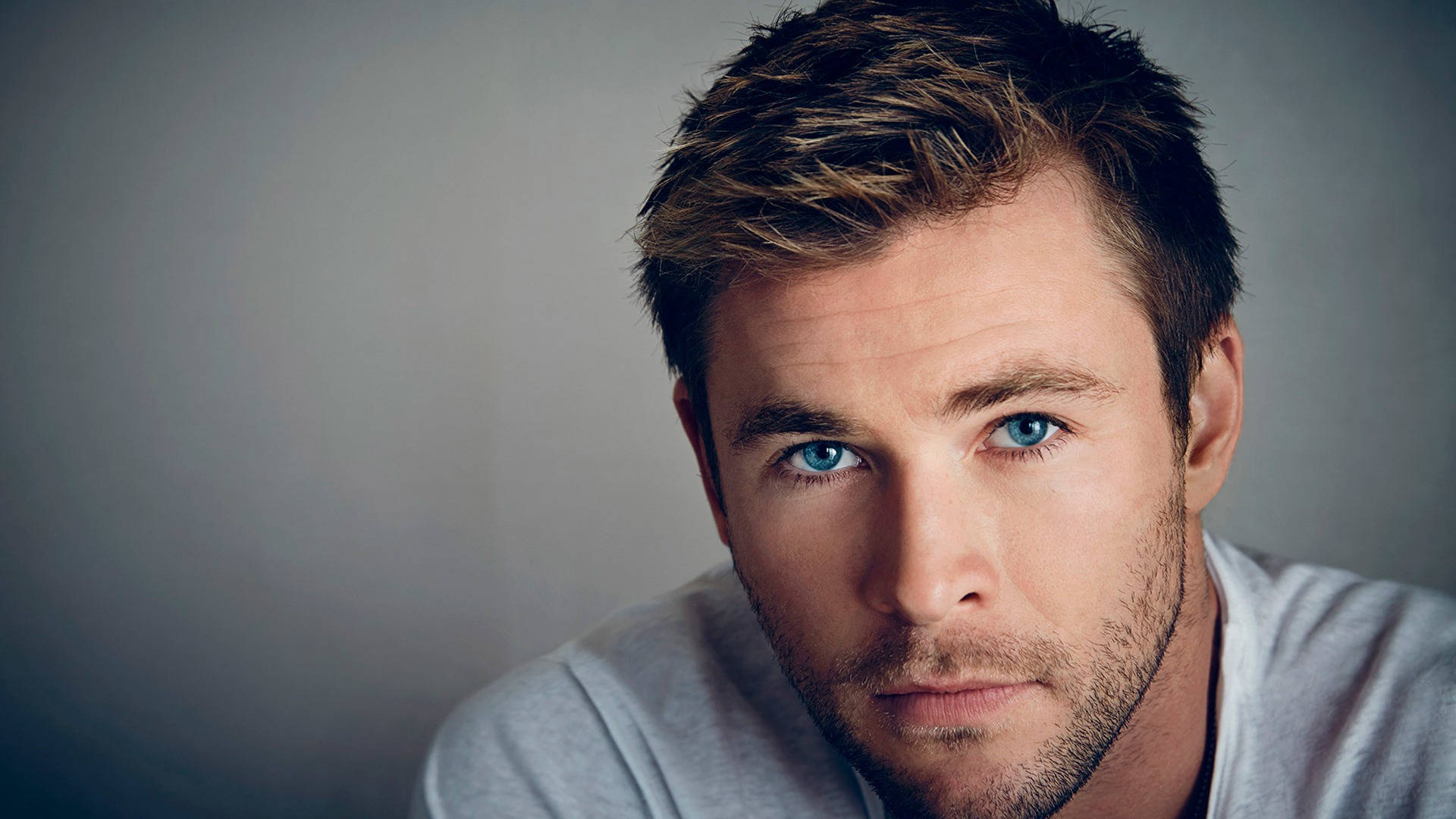 Chris Hemsworth Showcasing His Blue Eyes Background