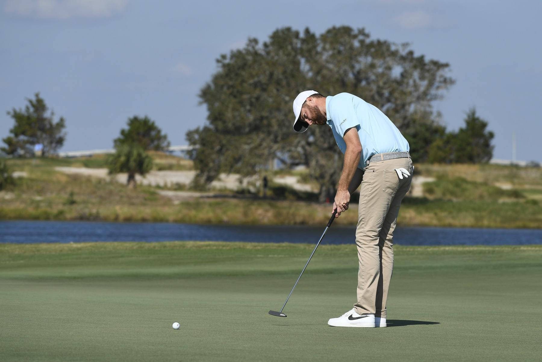 Chris Kirk Great Putting Posture Background