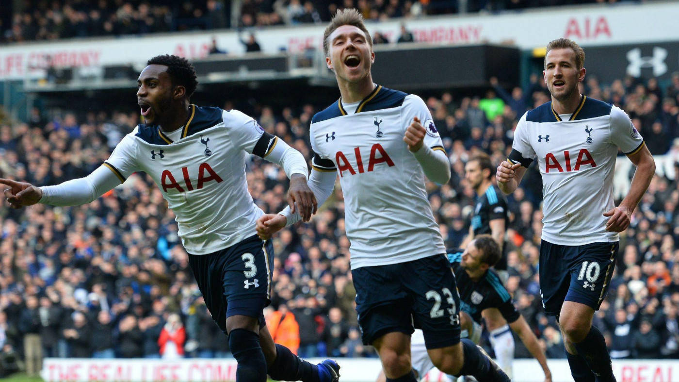 Christian Eriksen Cheering With Teammates Background