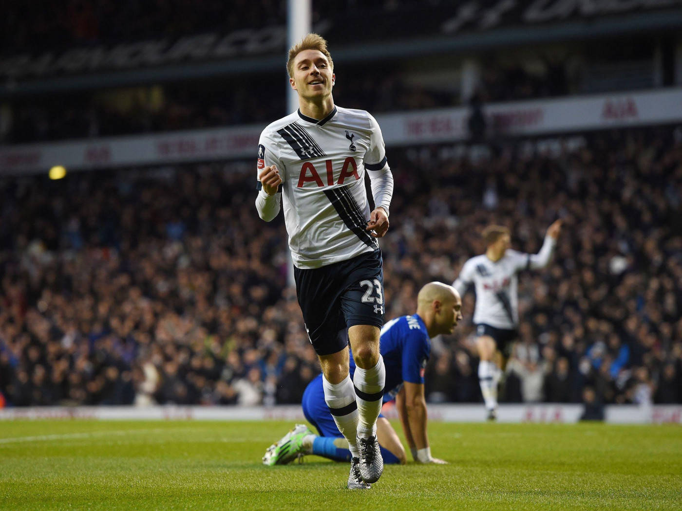 Christian Eriksen Jogging Towards The Camera Background