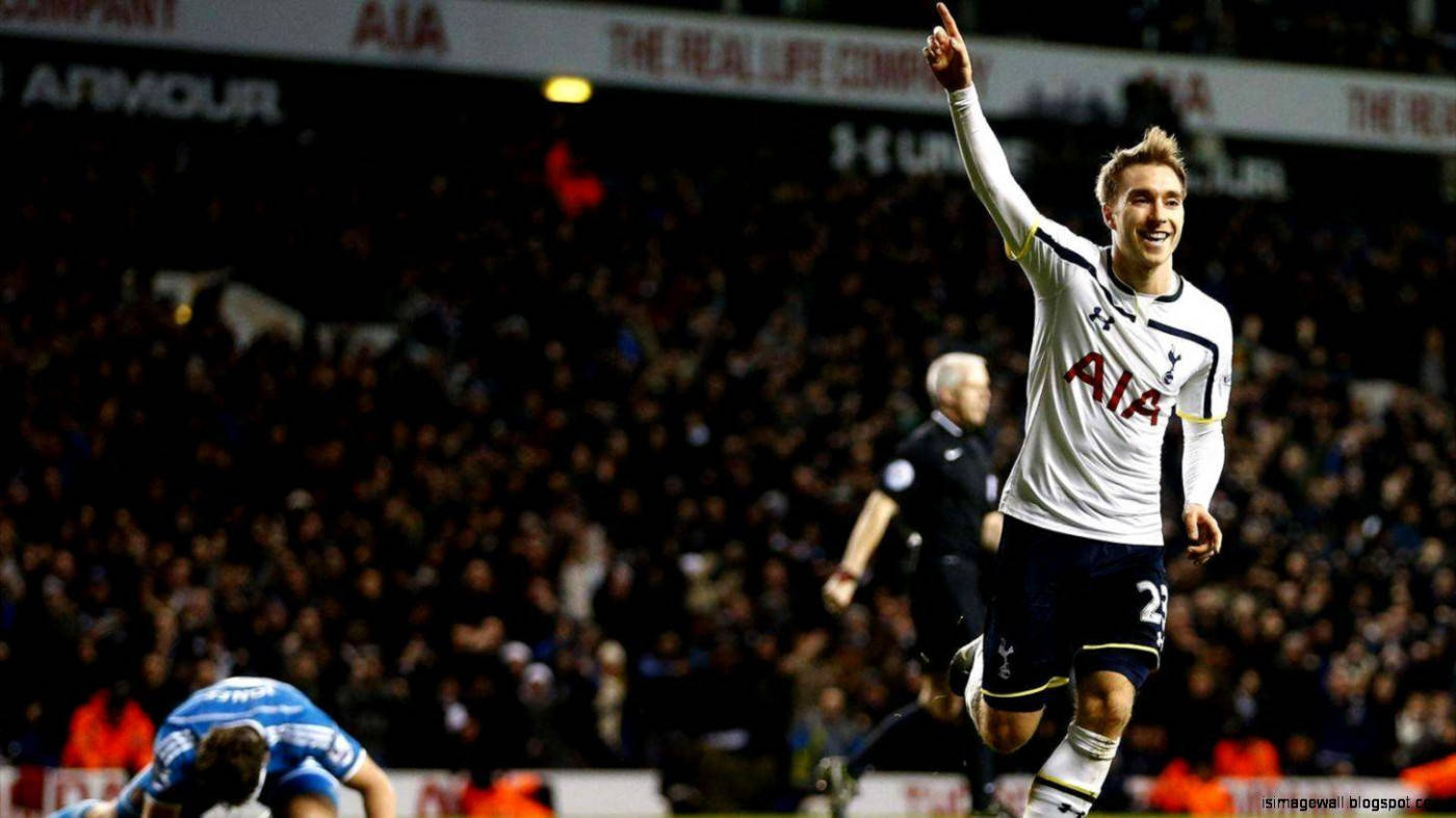 Christian Eriksen Running While Pointing