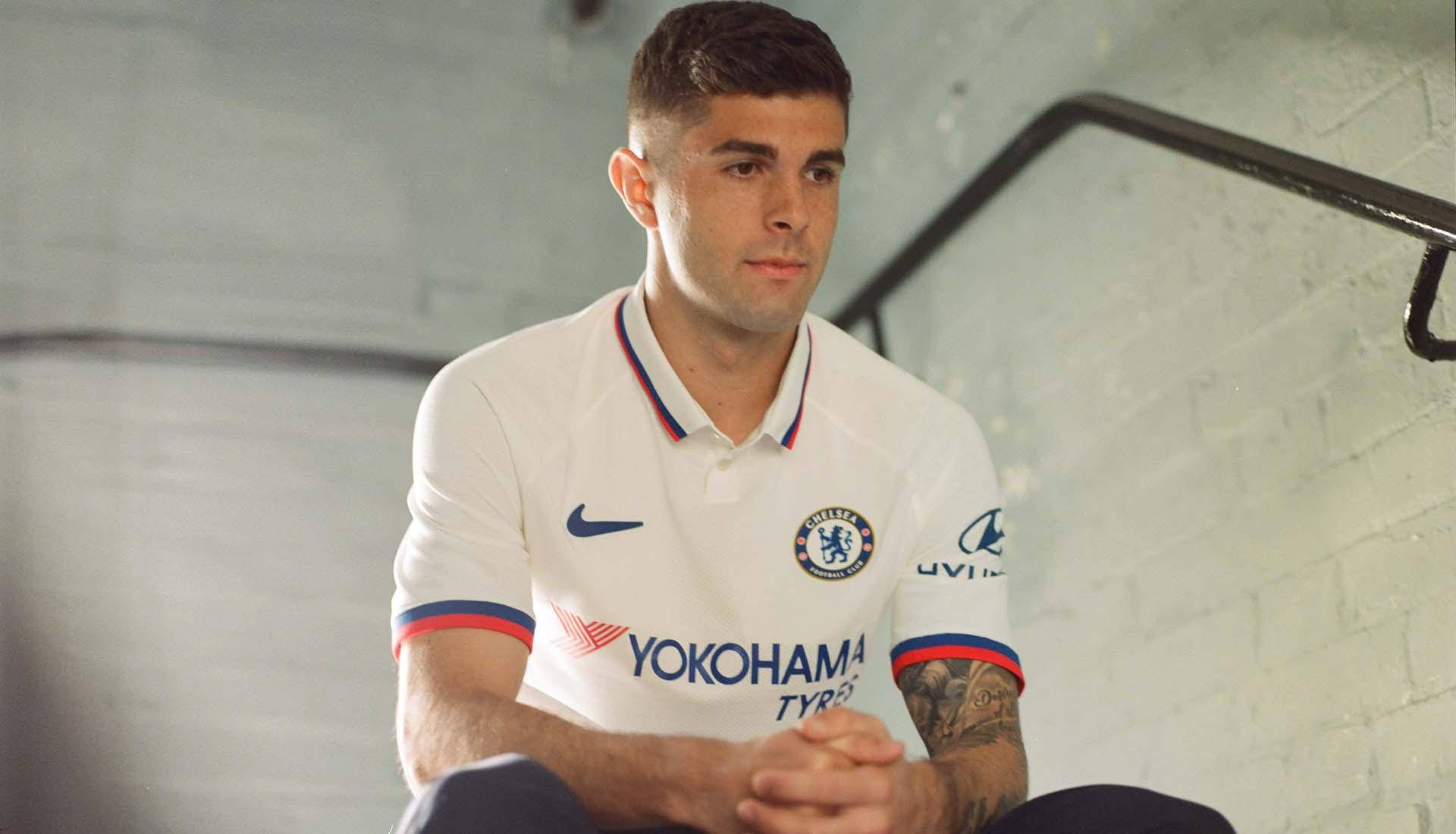 Christian Pulisic Sitting On Stairs Background