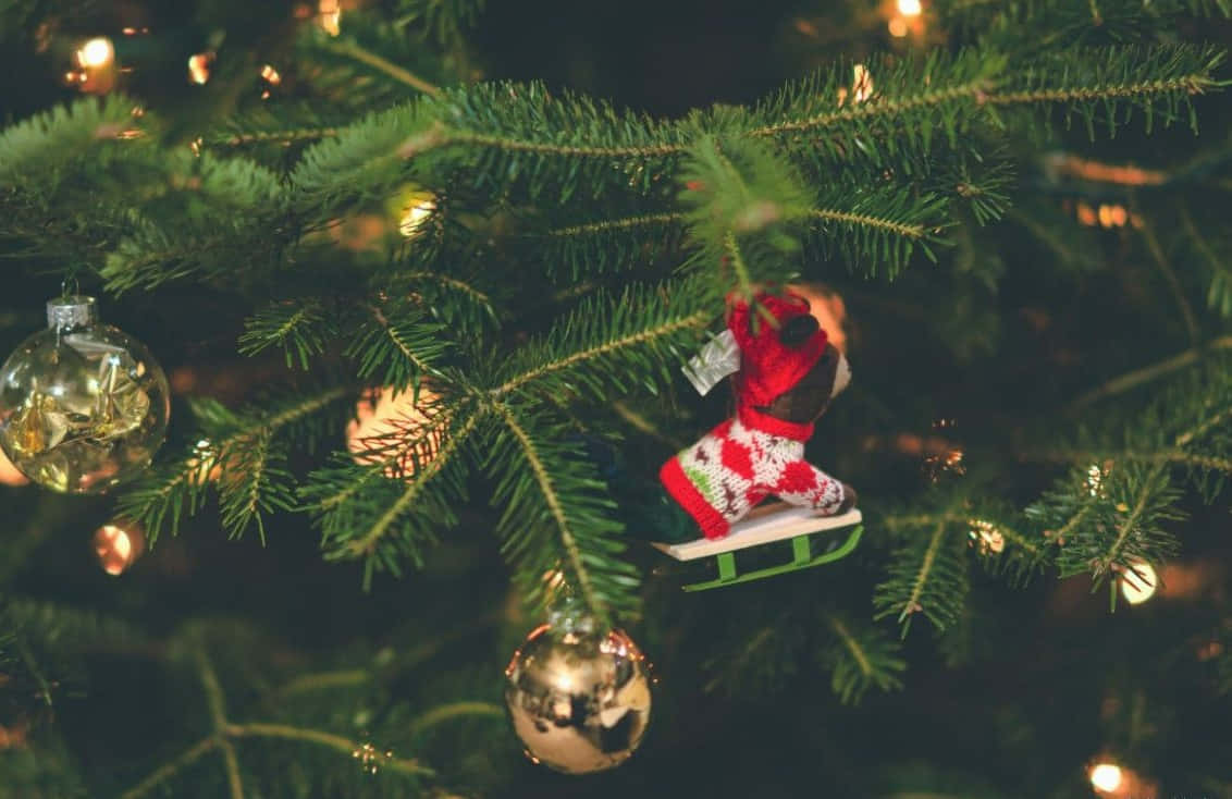 Christmas Aesthetic Computer With Christmas Light Background