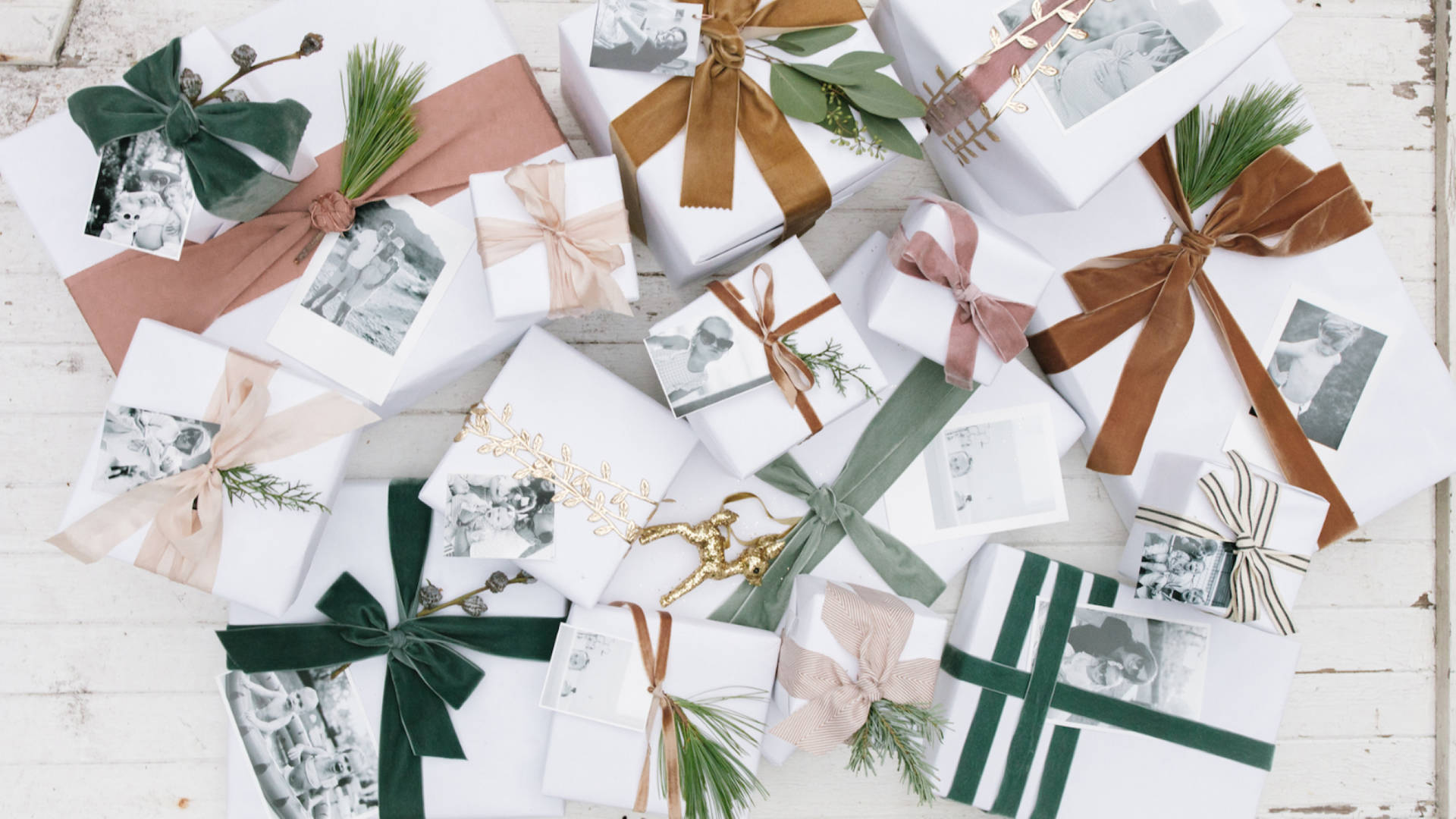 Christmas Aesthetic White Gifts Background