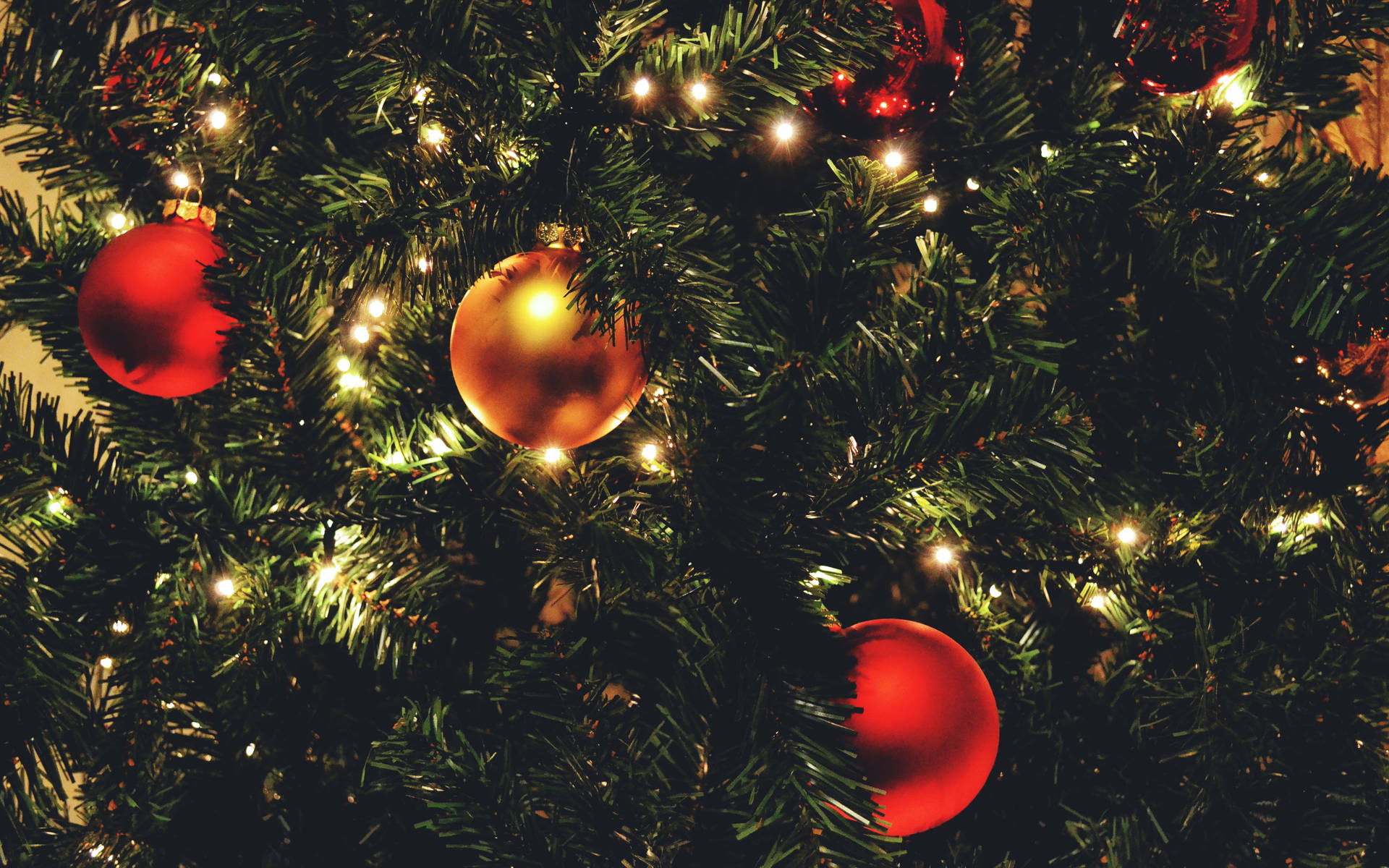Christmas Balls Spruce Tree Decor