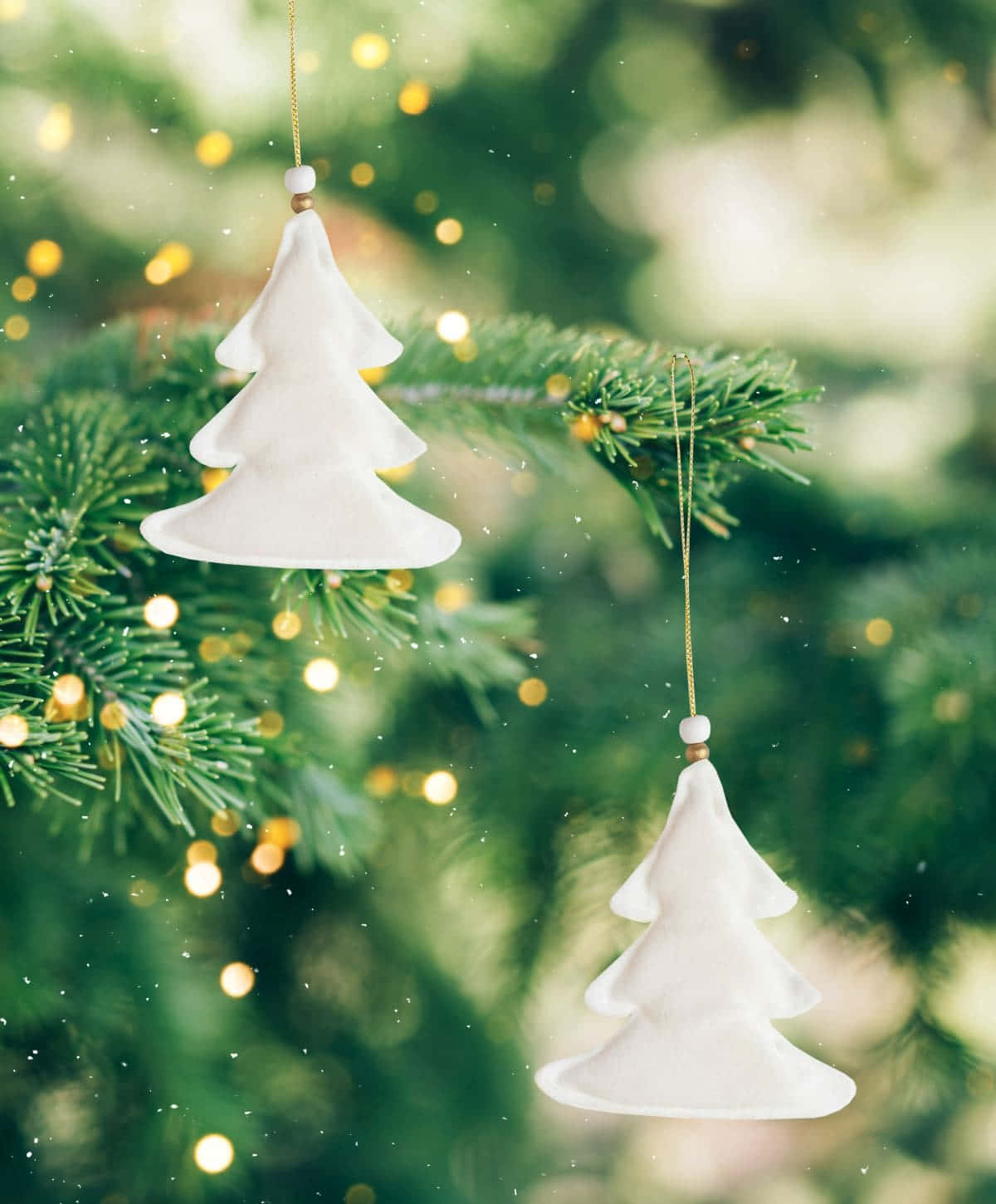 Christmas Tree Ornaments Bokeh Background Background