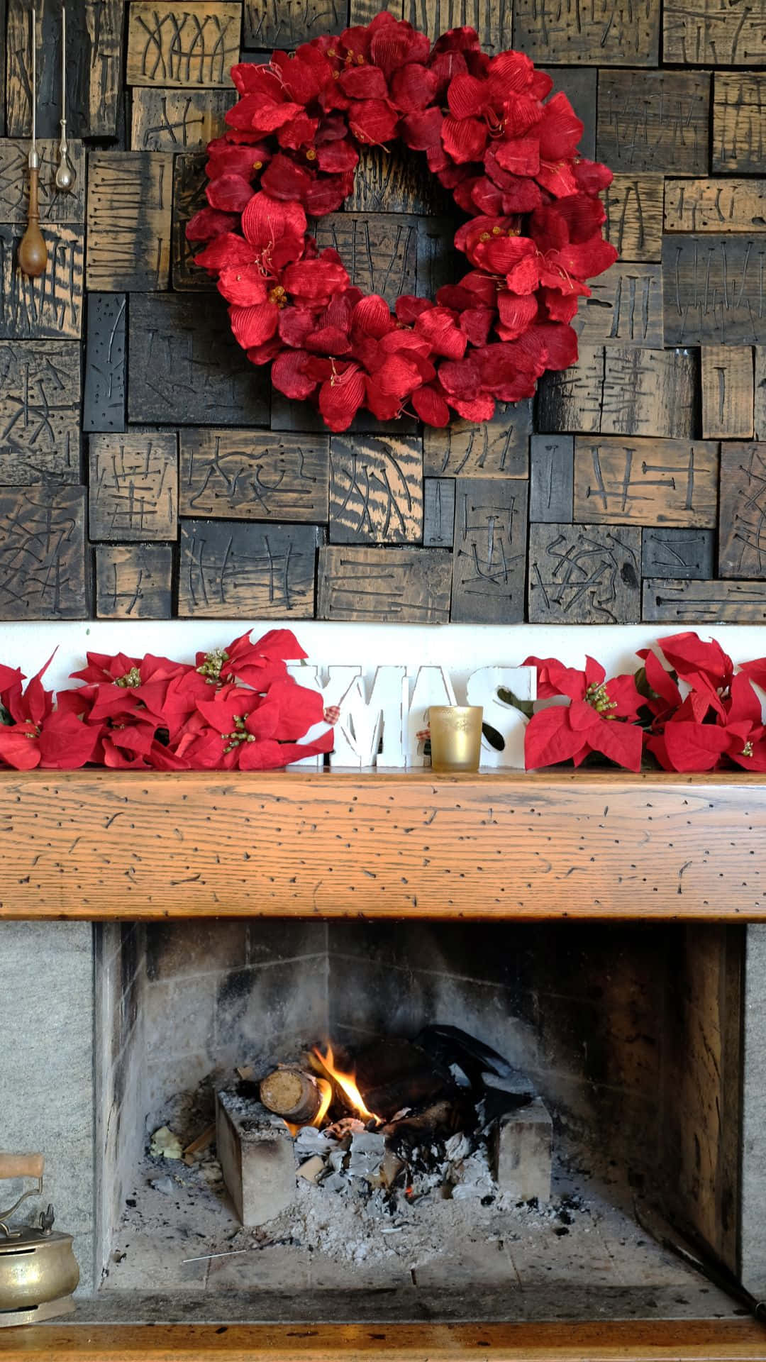 Christmas Wreath Above Fireplace.jpg Background