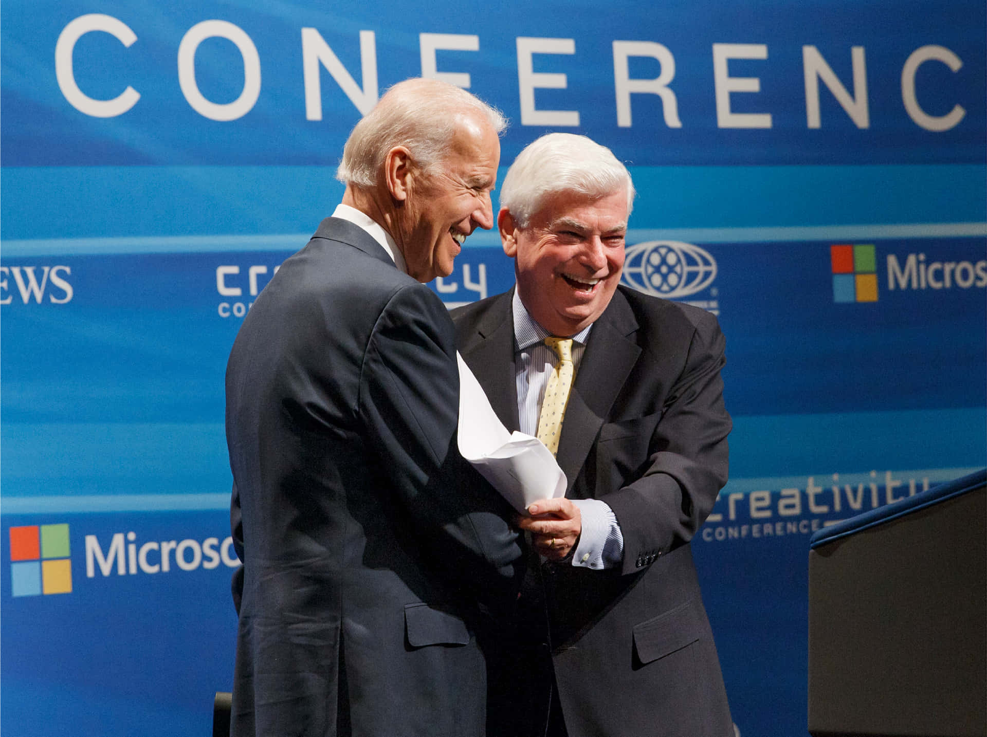 Christopher Dodd In Conference Background