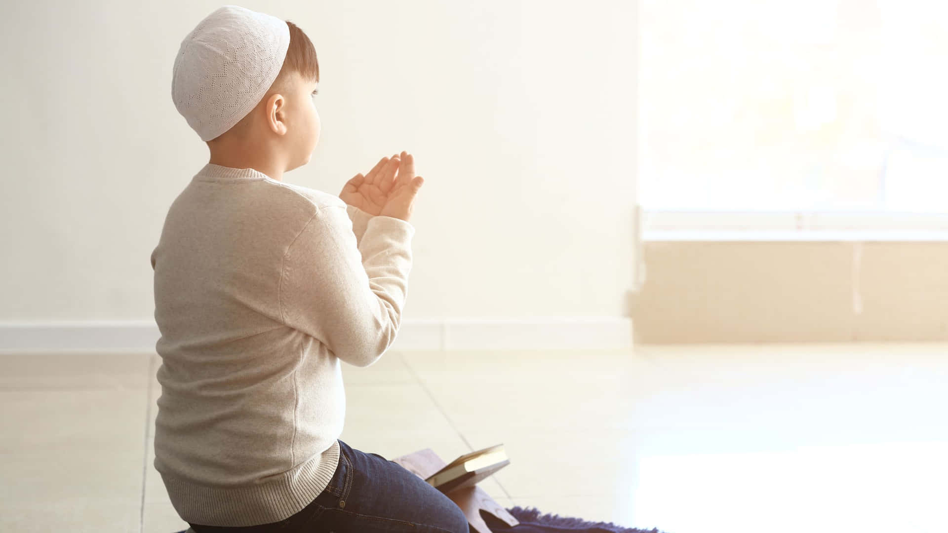 Chubby Muslim Boy Praying Background