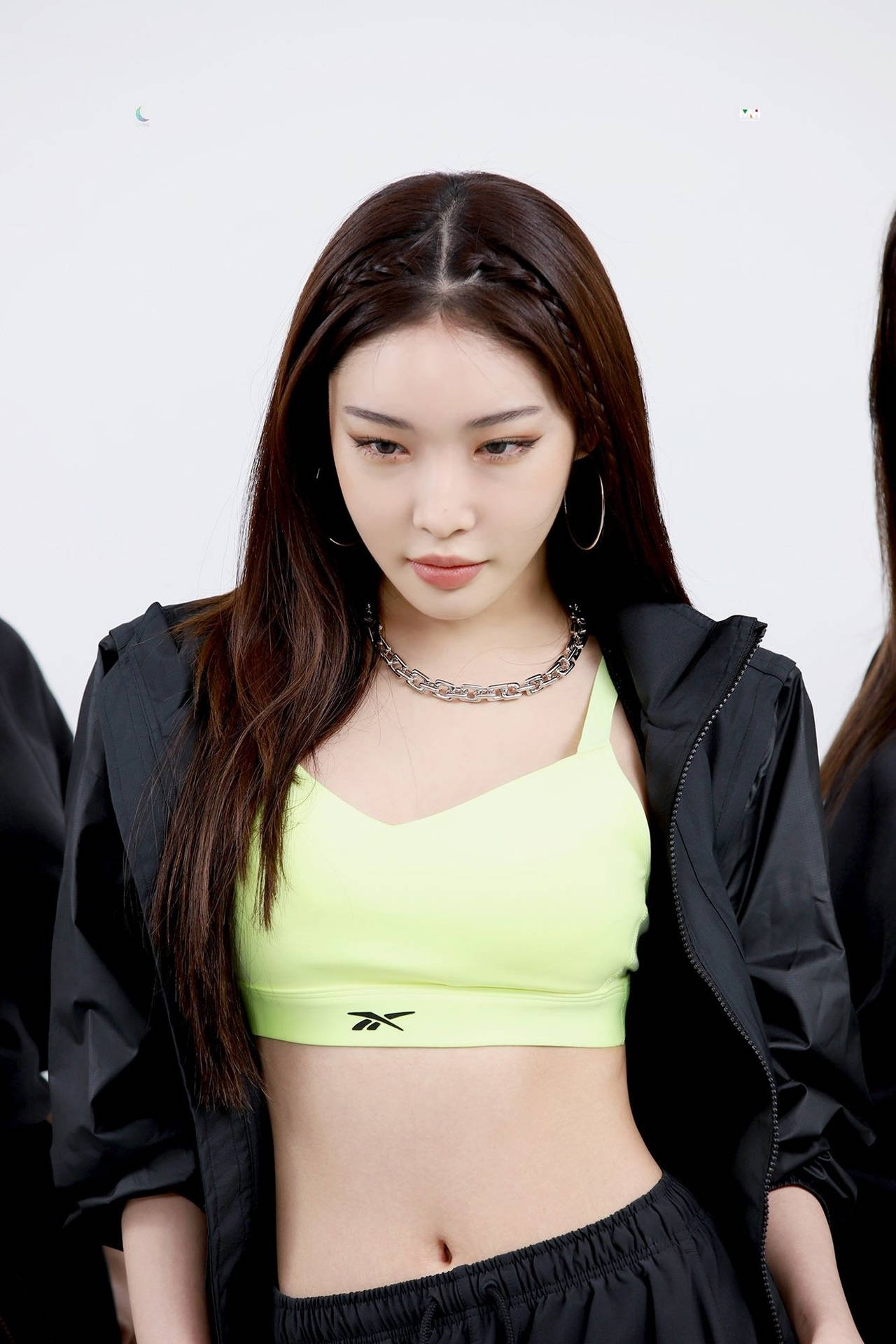 Chungha In Green Crop Top Background