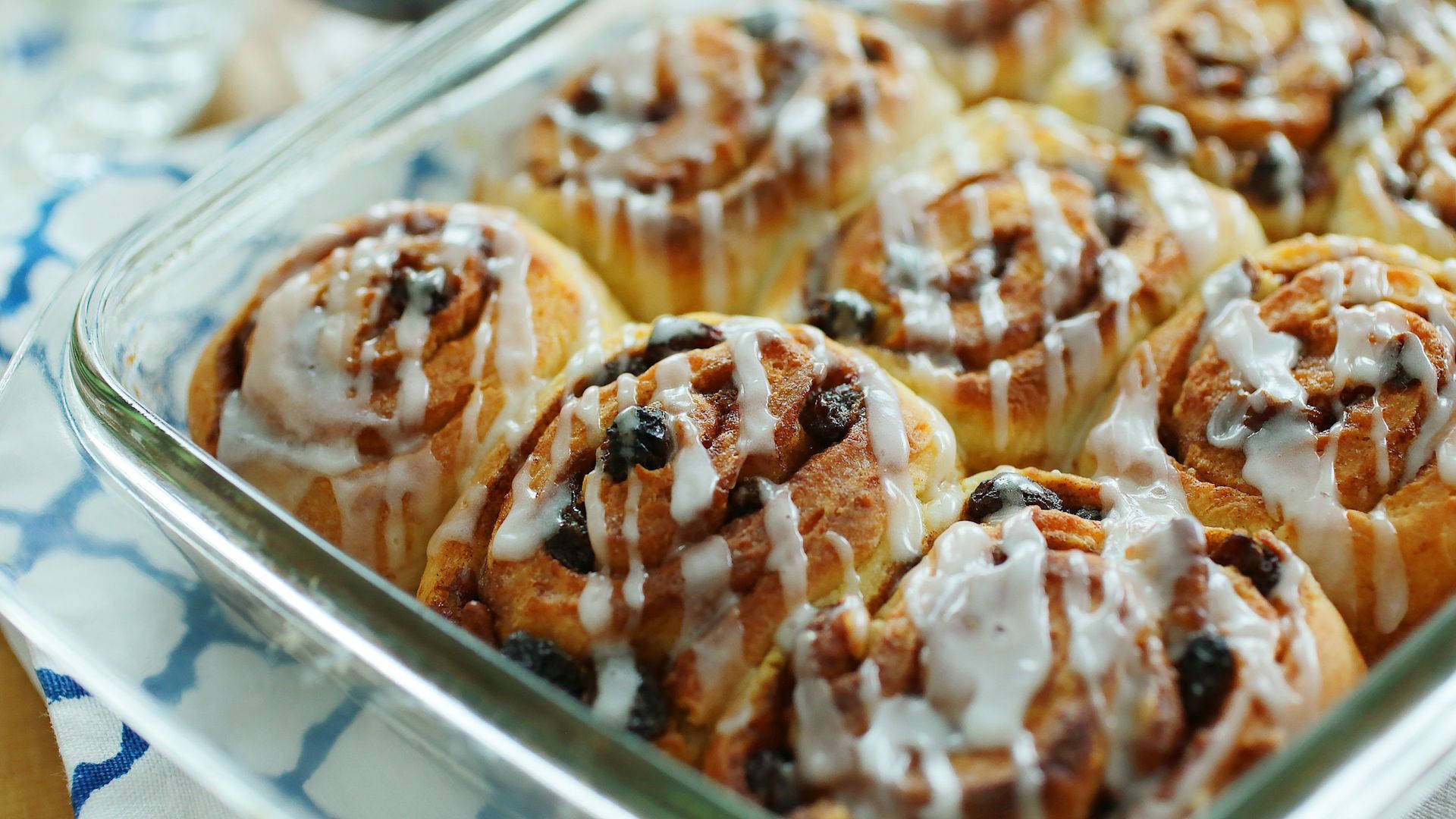 Cinnamon Rolls With Raisins Topping Background