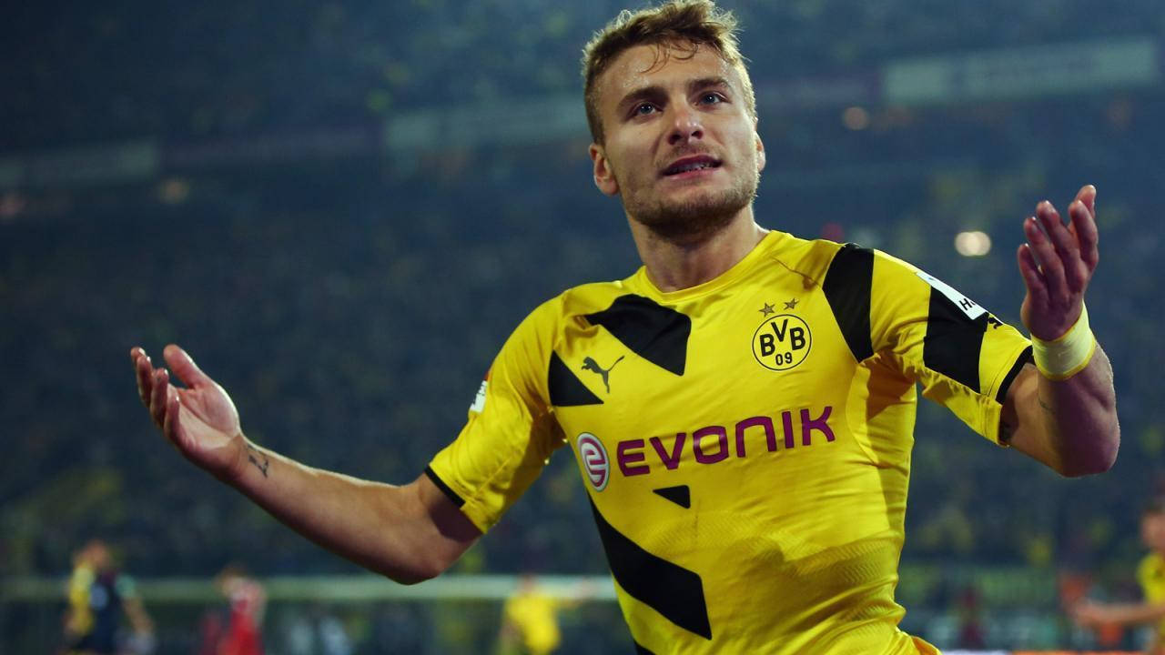 Ciro Immobile Celebrates After Scoring A Goal Background