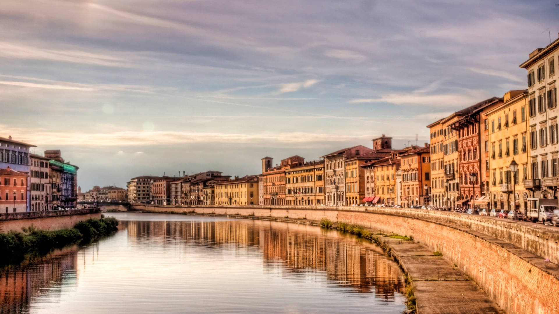 City Of Pisa River Background