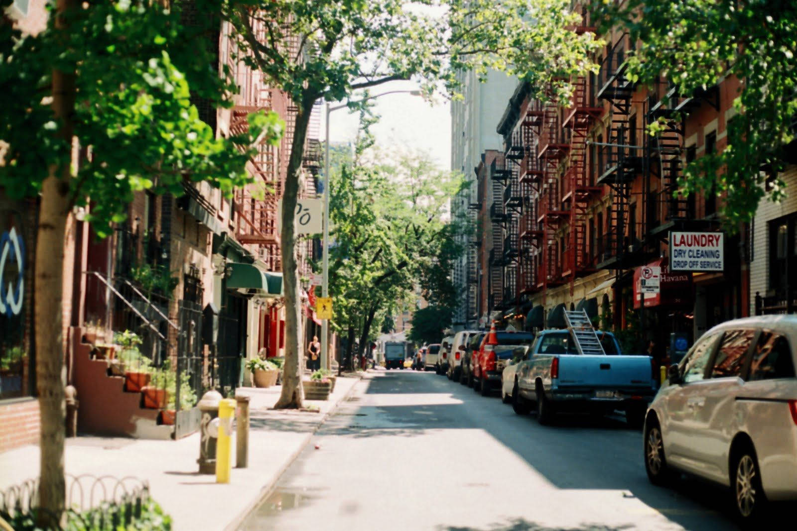 City Street In Greenwich Ct Background