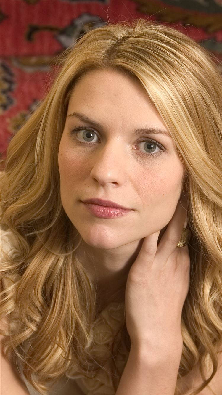 Claire Danes Long Curly Blonde Background