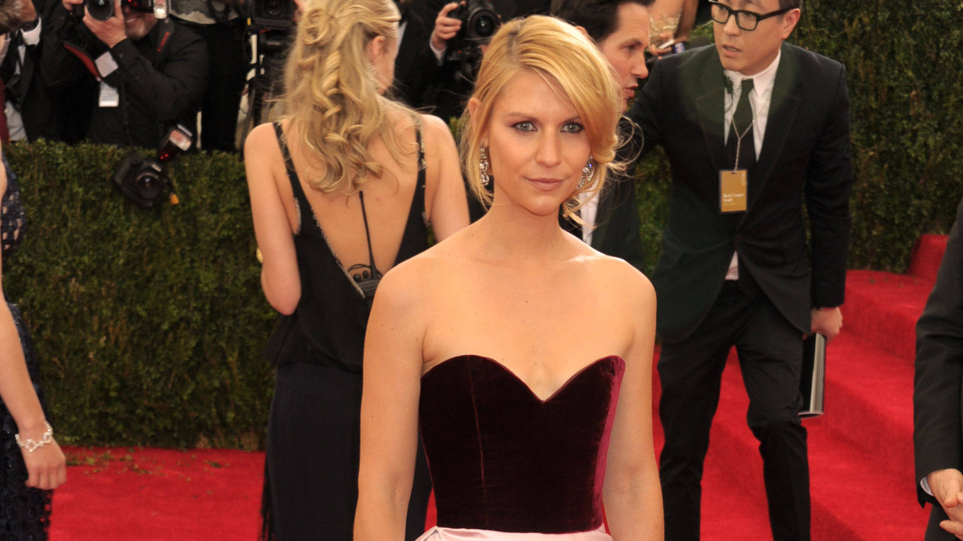 Claire Danes Shining At The 2014 Met Gala Background