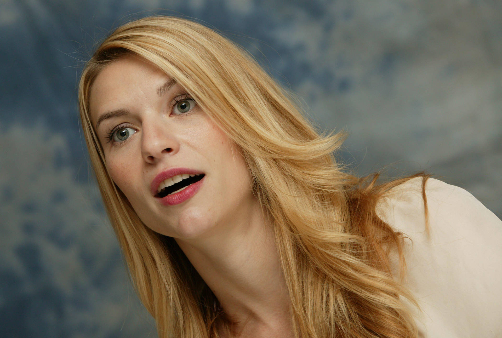 Claire Danes Shopgirl Premiere Background