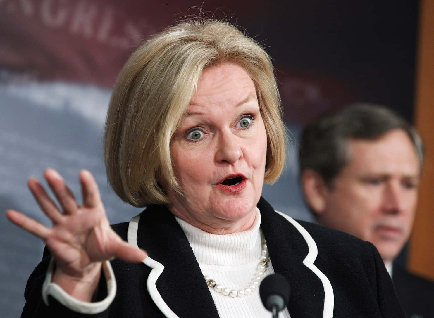 Claire Mccaskill Delivering A Passionate Speech Background