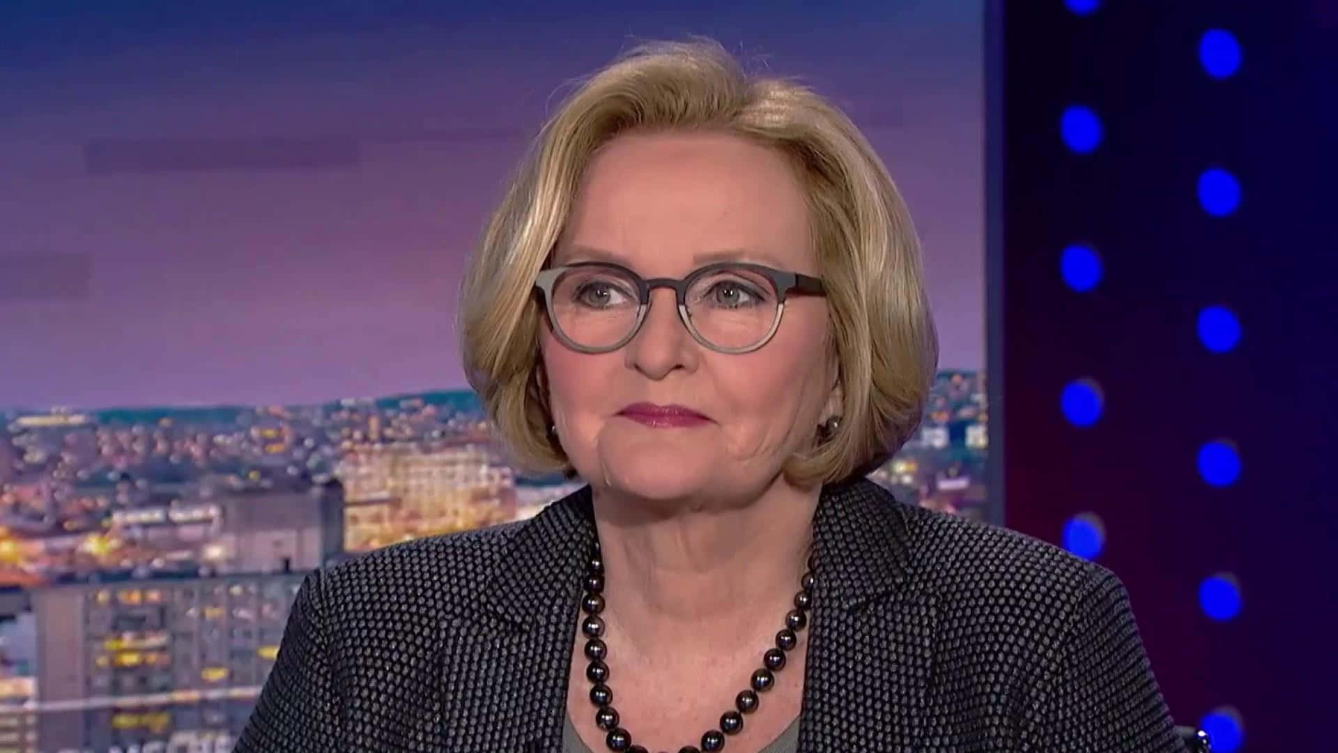 Claire Mccaskill During An Interview Background