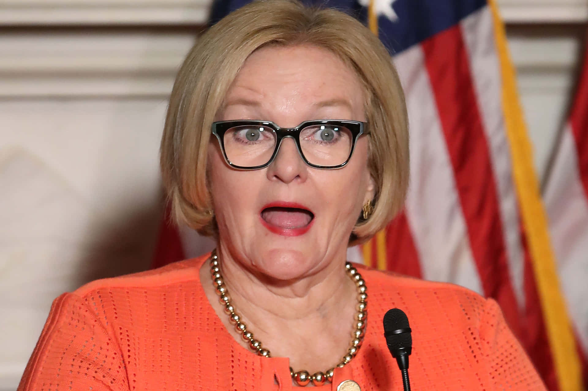 Claire Mccaskill Speaking At An Event Background