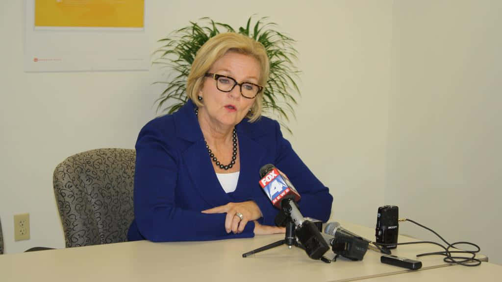 Claire Mccaskill Speaking To Fox News Background