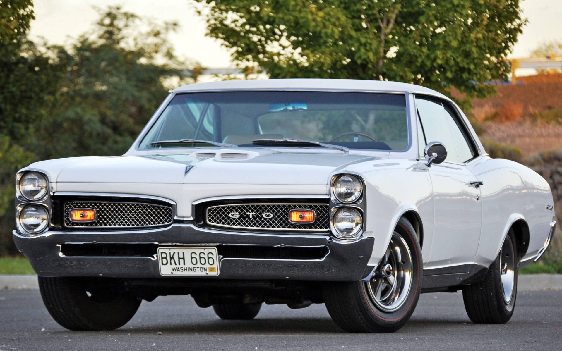 Classic 1967 White Pontiac Gto Background