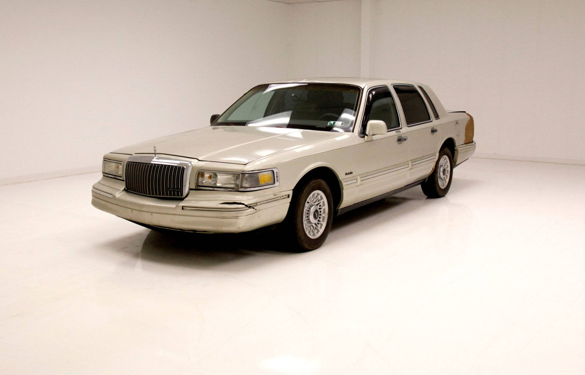 Classic 1996 Town Lincoln Car In All Its Glory