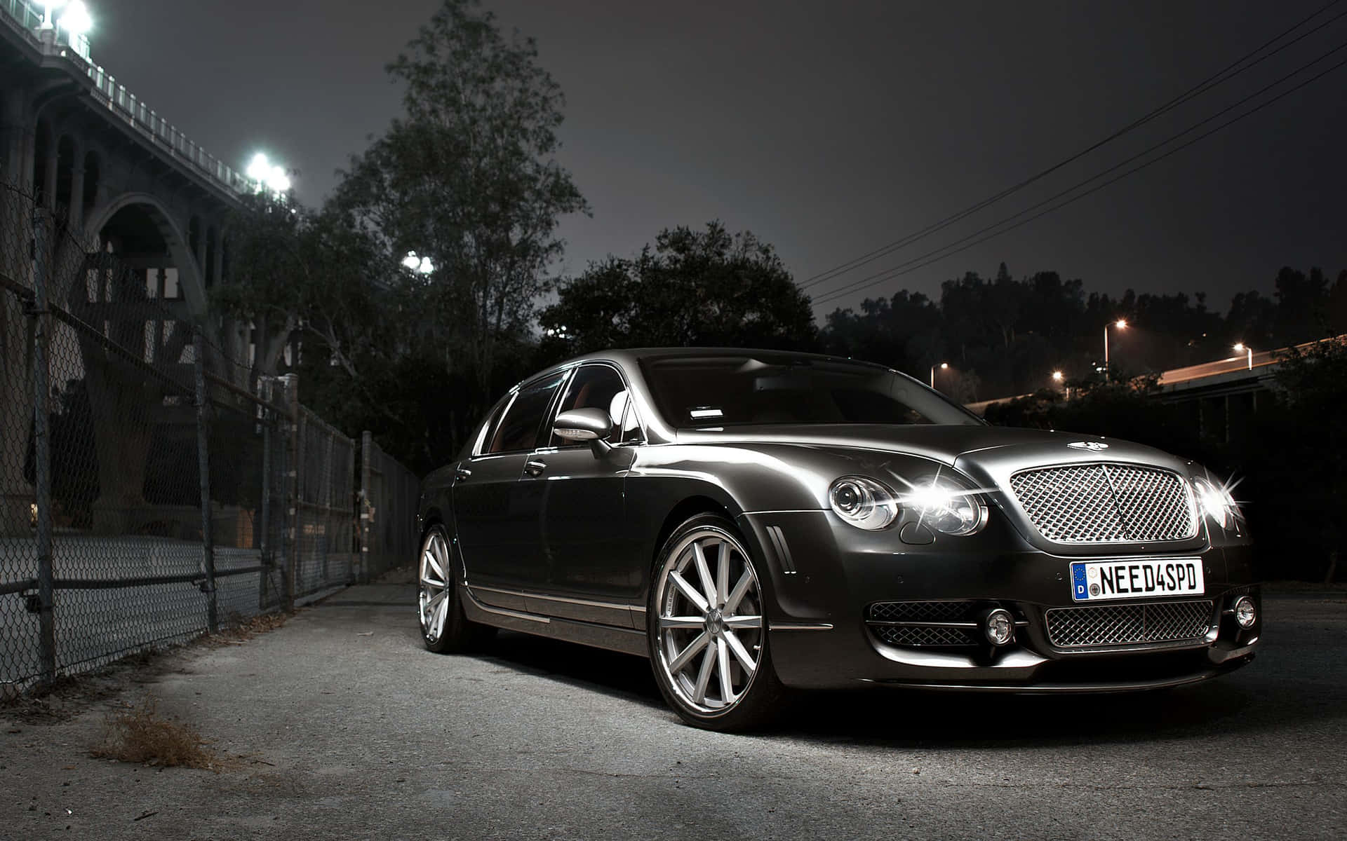 Classic And Luxurious: Driving An Old Bentley Background