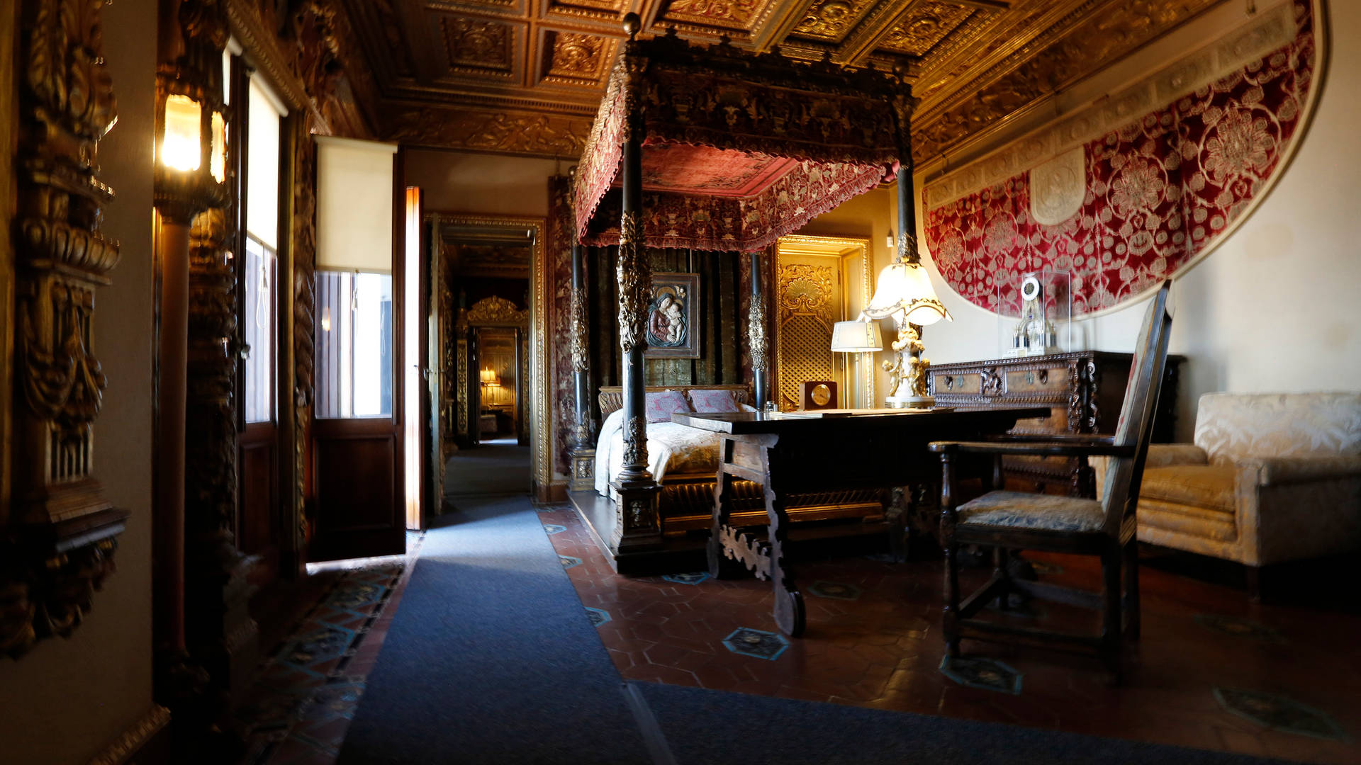 Classic Bedroom Inside Hearst Castle Background