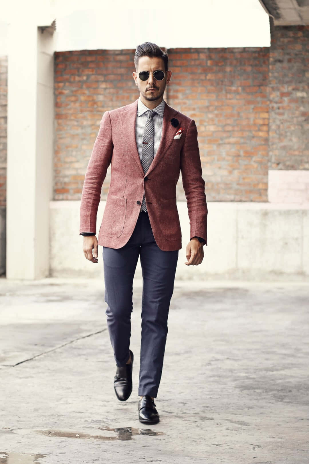 Classic Dapper Outfit Demonstrating Elegant Men's Fashion Background