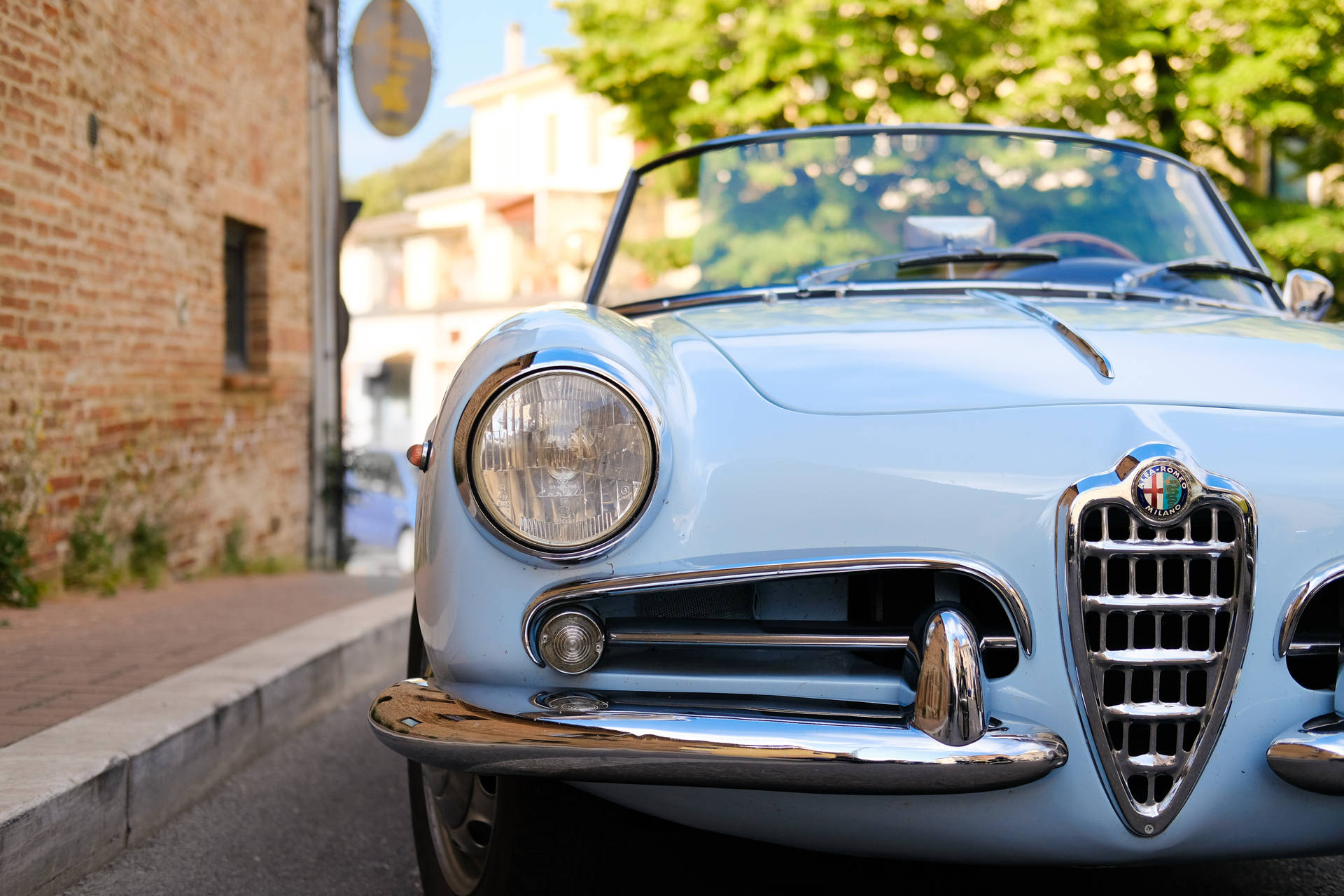 Classic Italian Design & Performance: Alfa Romeo's Giulietta Spider Background