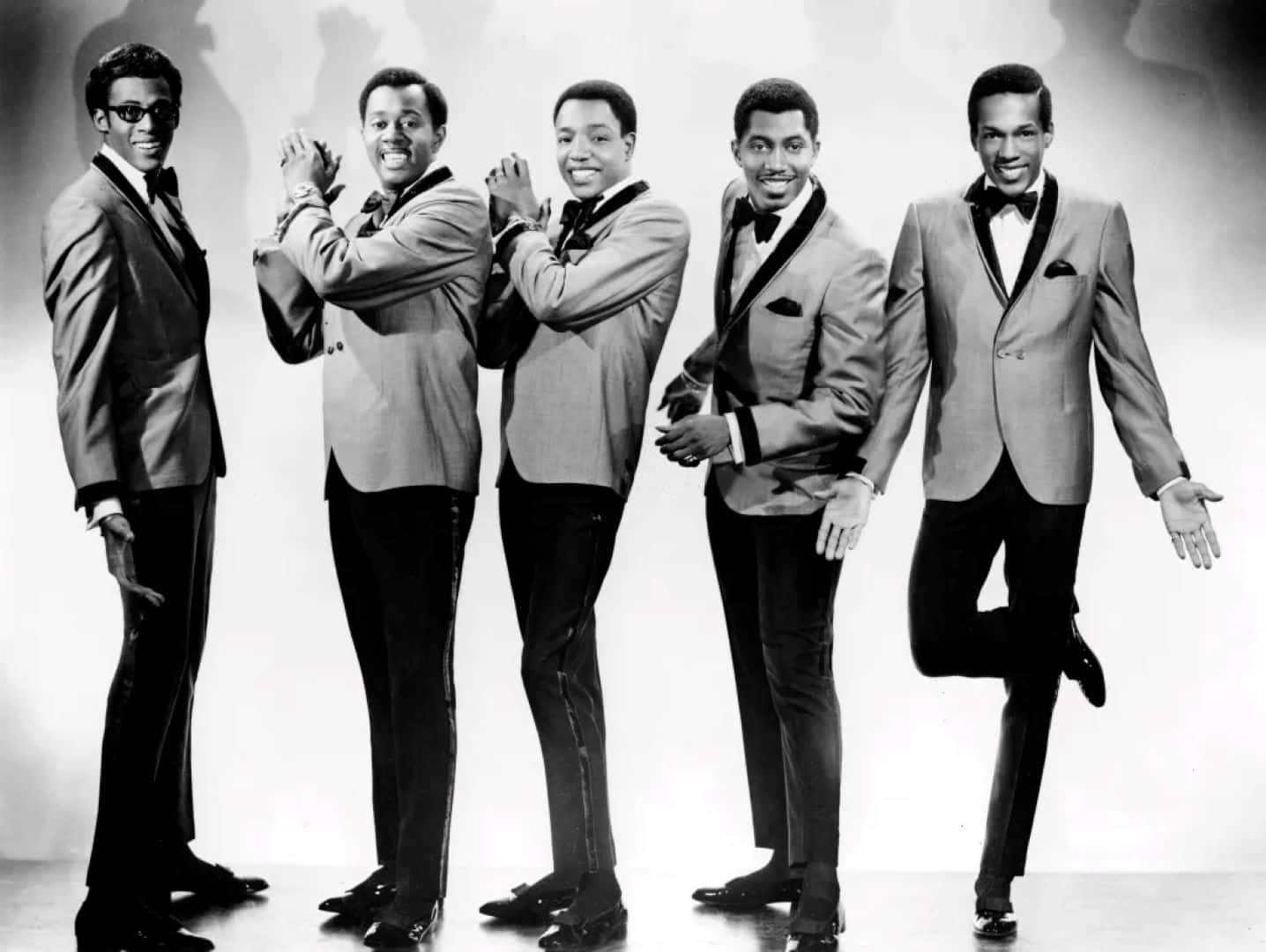 Classic Motown Group Pose Background