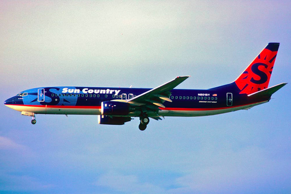 Classic Sun Country Boeing 737 Background