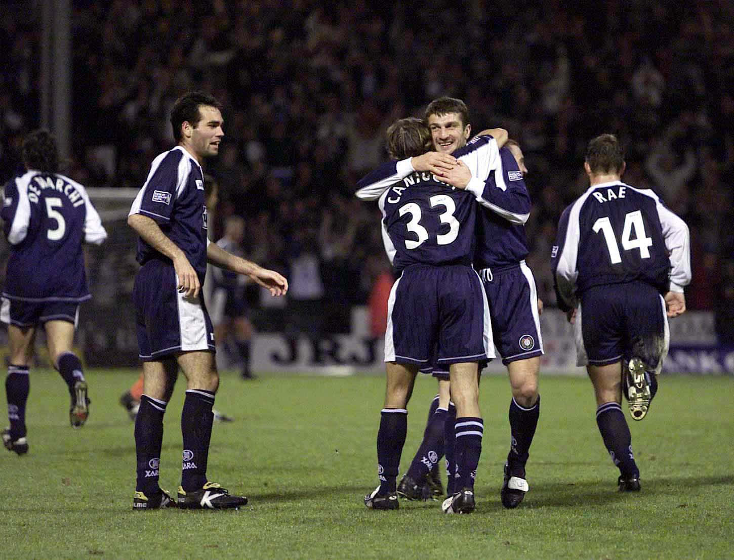 Claudio Caniggia With Rangers Fc Teammates Background