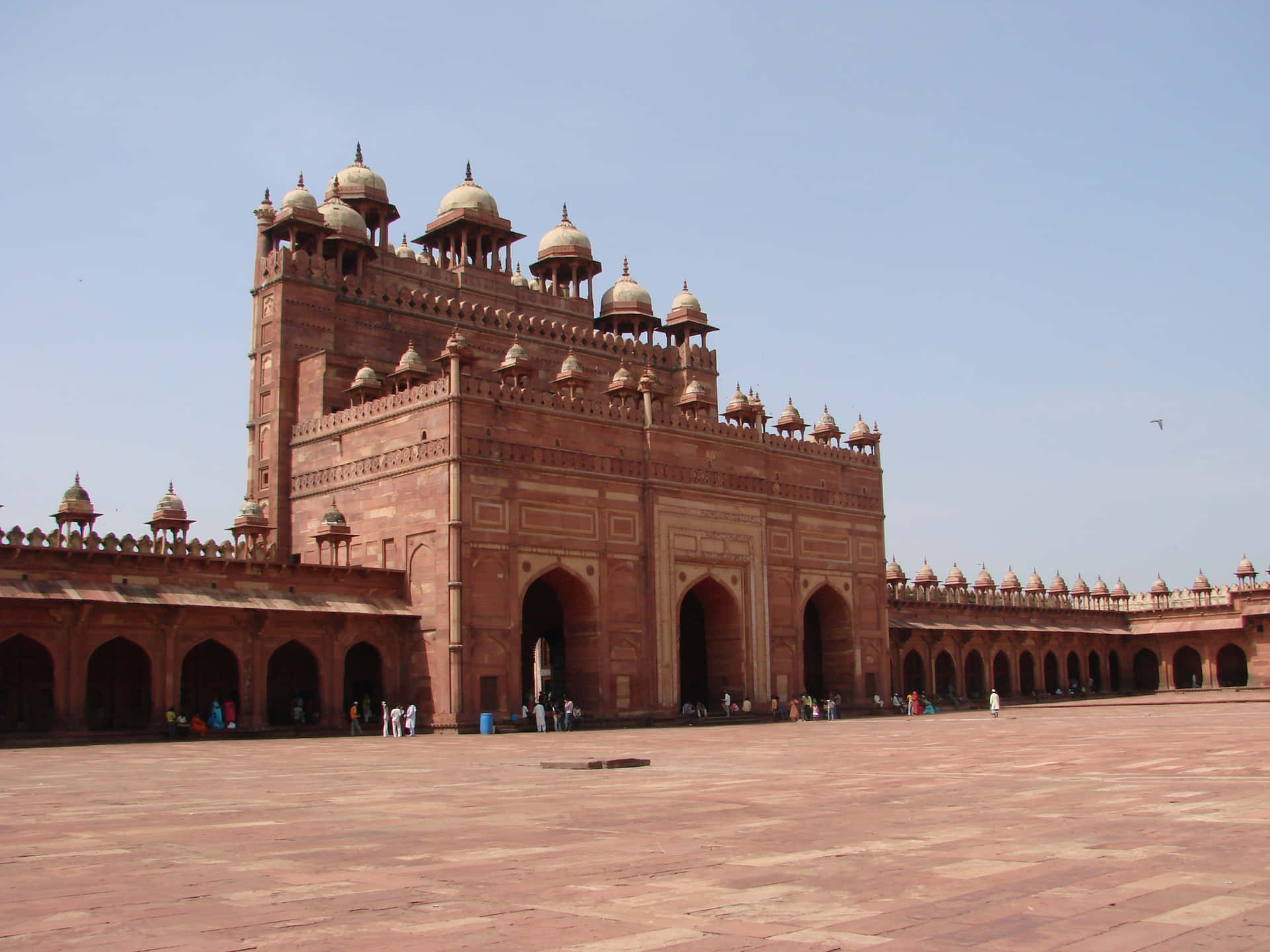 Clean Surroundings In Fatehpur Sikri Background