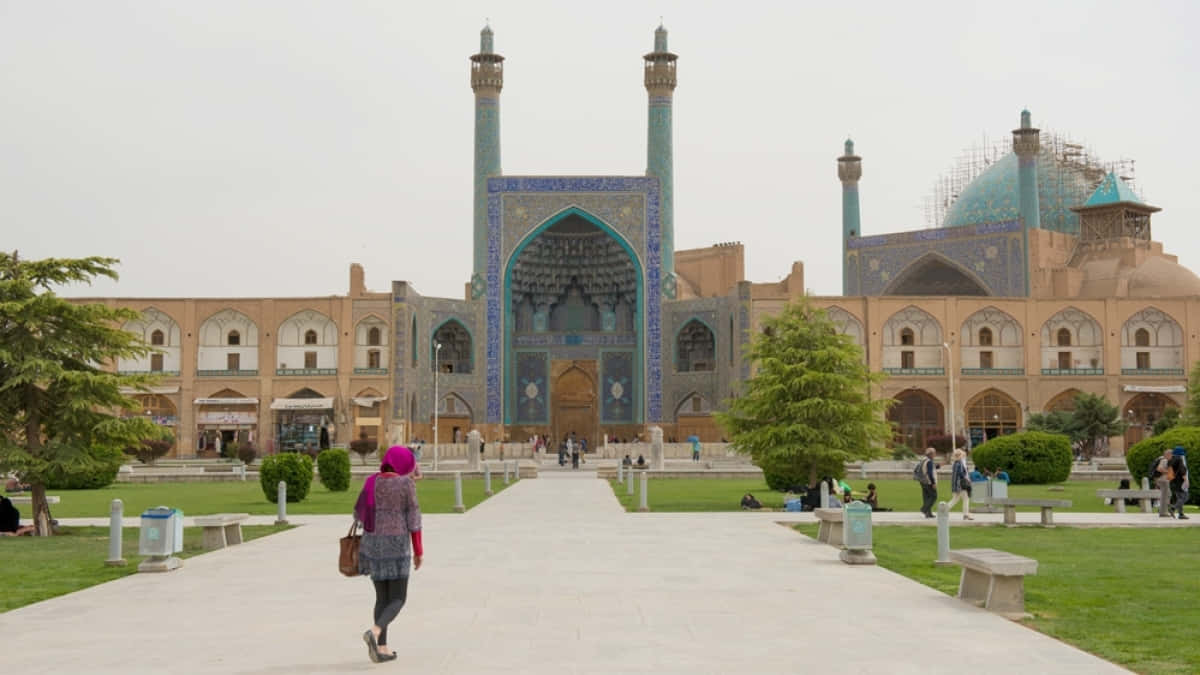Clean Surroundings In Shah Mosque Background