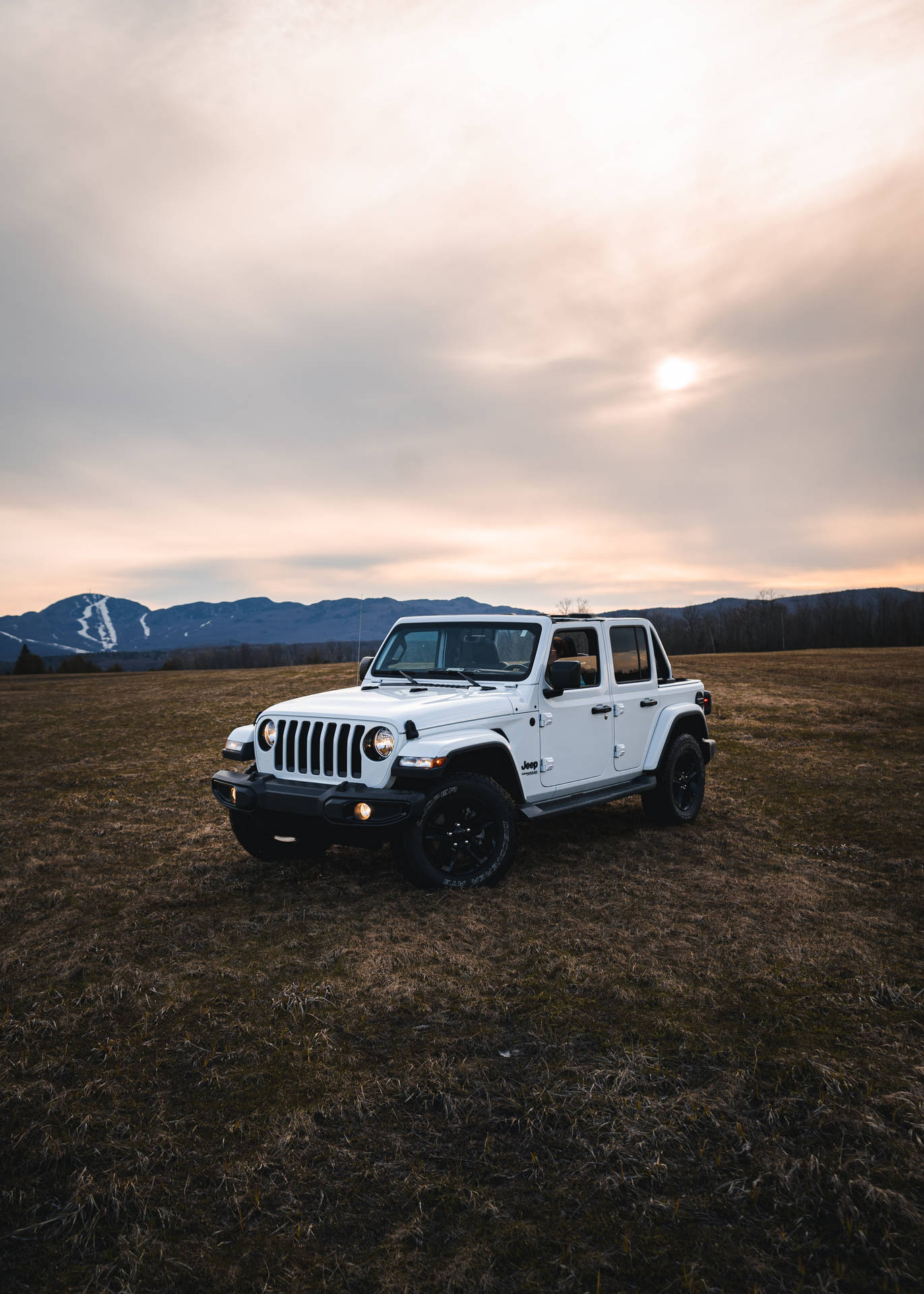 Clean White Wrangler Jeep Background