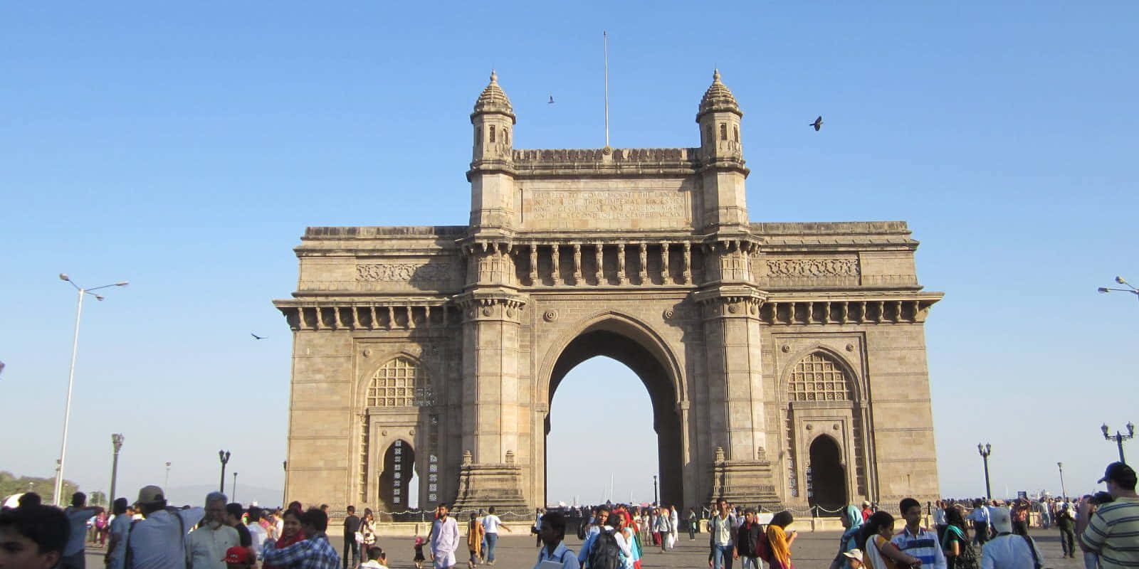 Clear Blue Sky Gateway To India Background