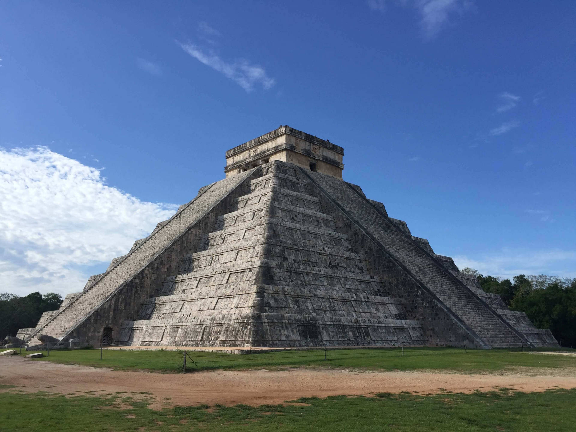 Clear Sky Chichen Itza Background