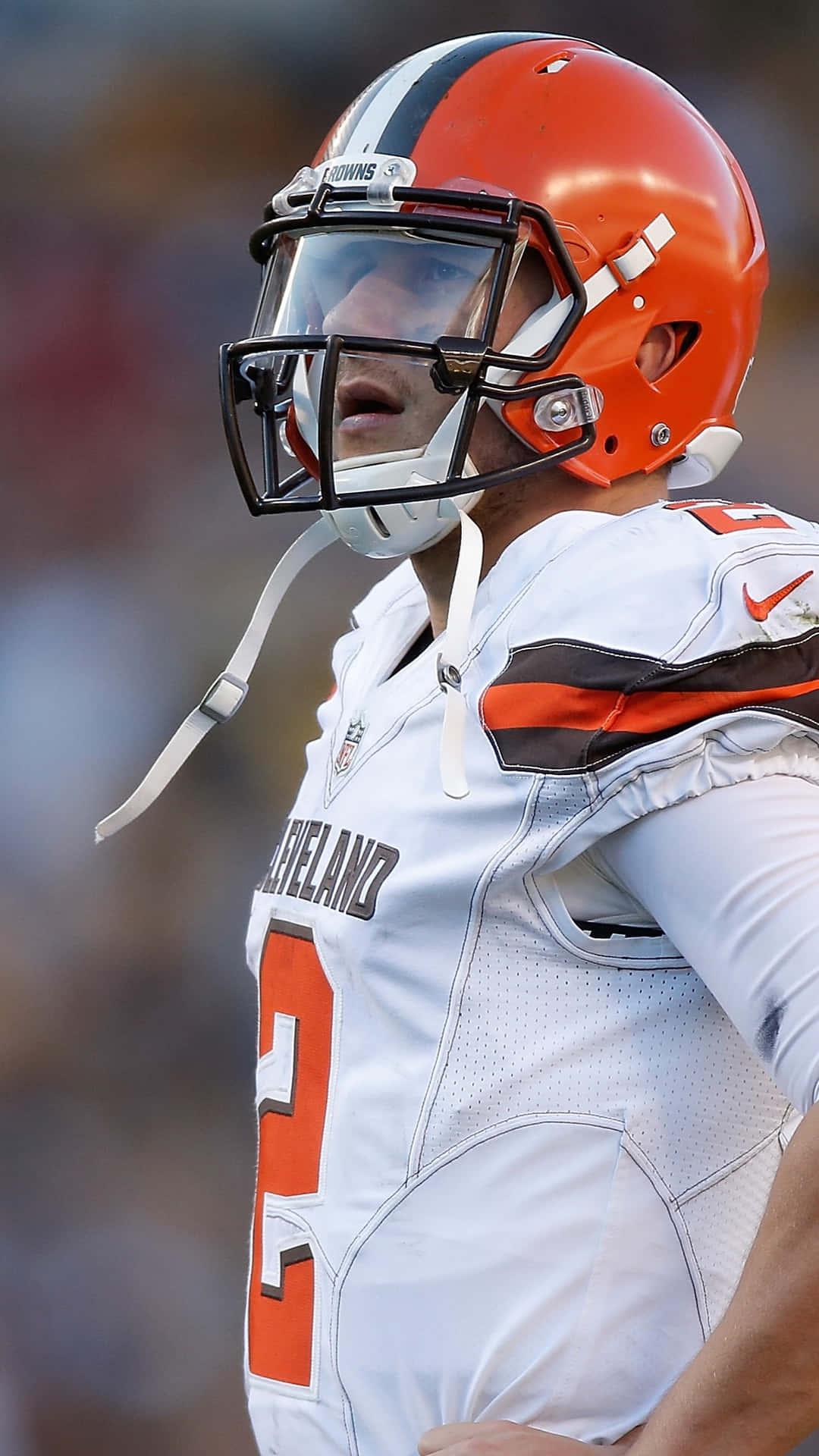 Cleveland Browns Playerin White Uniform Background