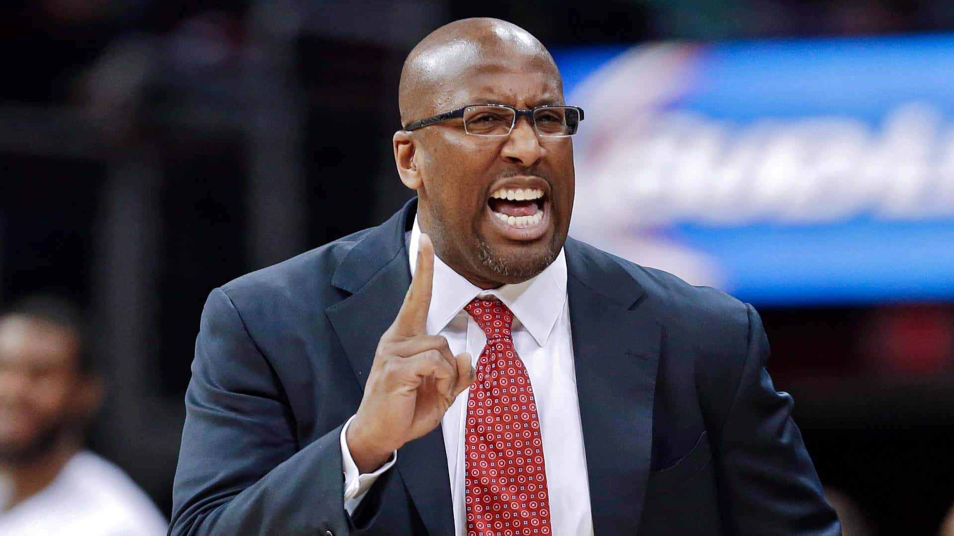 Cleveland Cavaliers American Basketball Head Coach Mike Brown Background