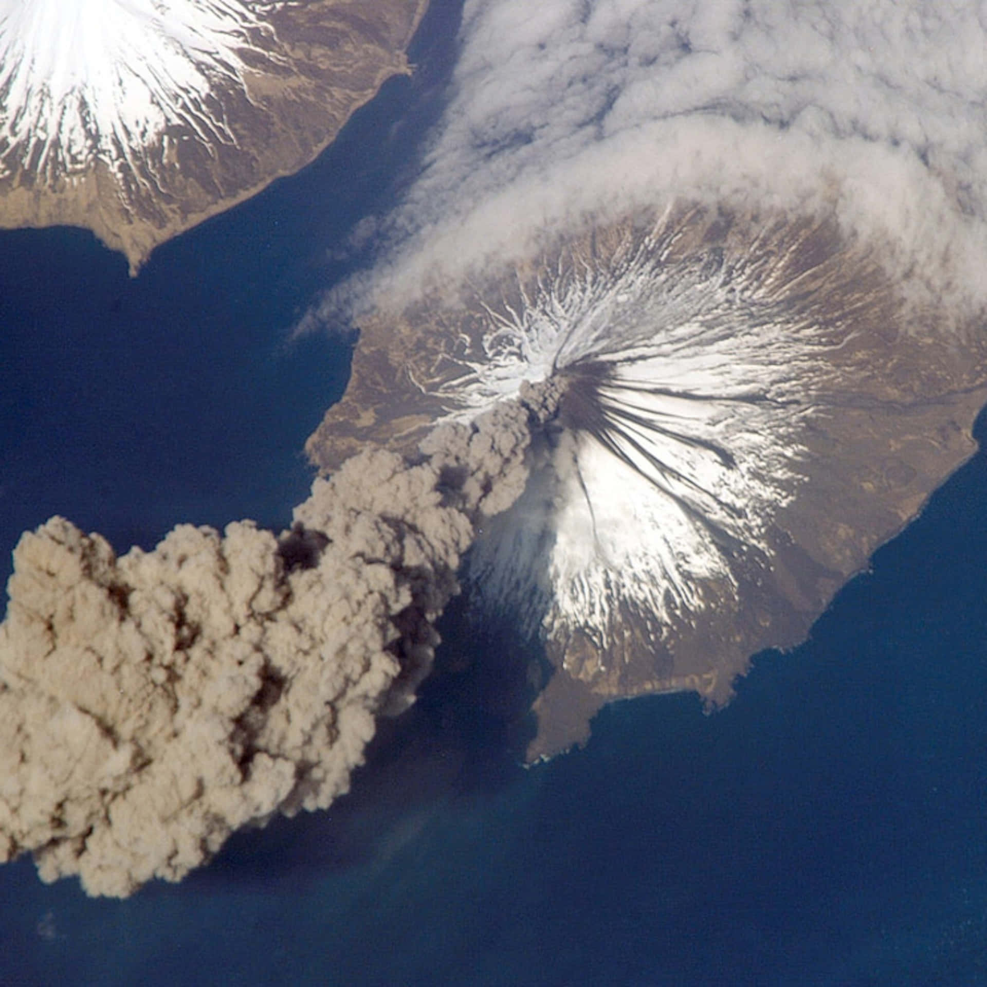 Cleveland Volcano With Effusive Smoke