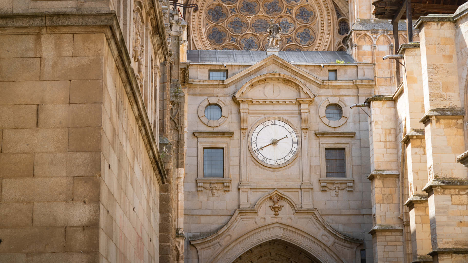 Clock Outside Toledo Cathedral Background