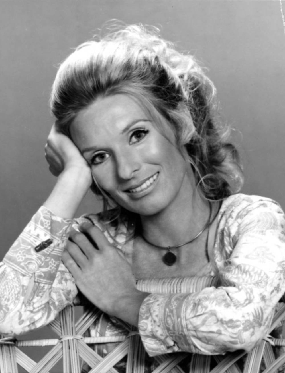 Cloris Leachman Television And Movie Icon Background