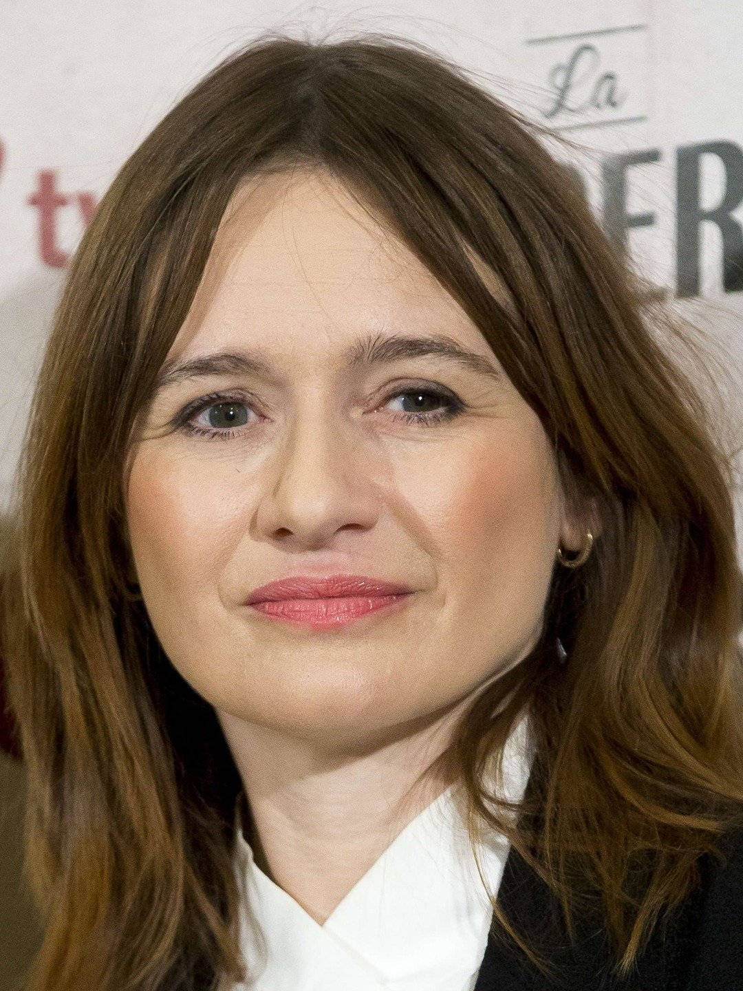 Close Up Emily Mortimer Background