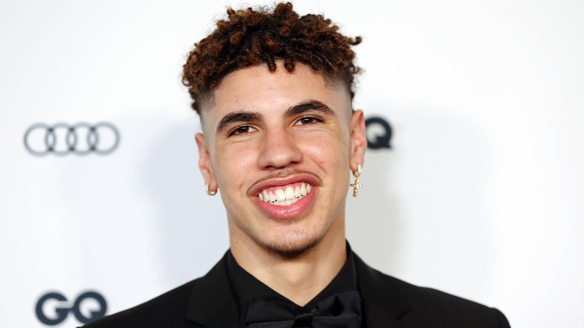 Close-up Lamelo Ball Shot Background