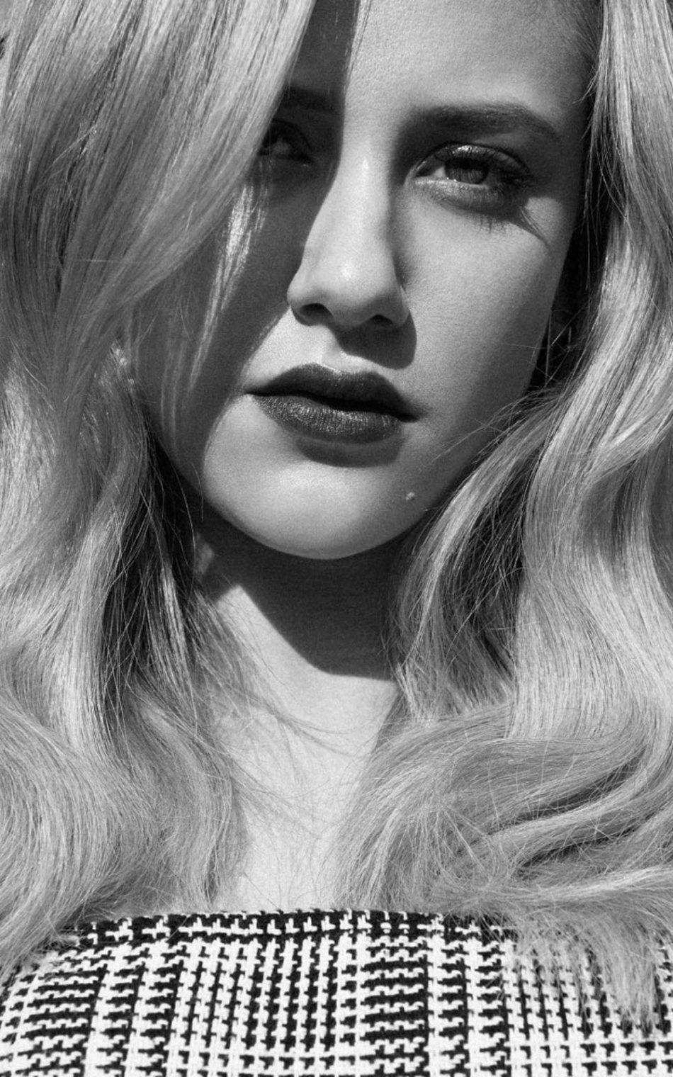 Close Up Lili Reinhart Background